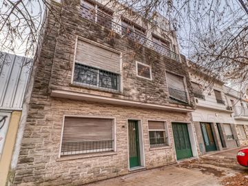 Casa en venta, La Plata. Comercial o vivienda