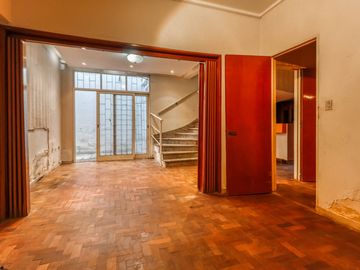Casa en venta, La Plata. Comercial o vivienda
