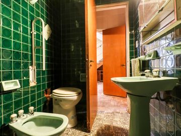 Casa en venta, La Plata. Comercial o vivienda