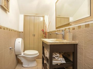 VENTA - RAMOS MEJIA - CASA 6 AMB. MODERNA LUMINOSA