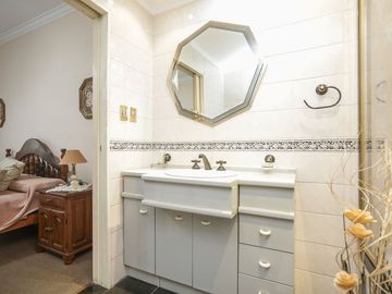 VENTA - RAMOS MEJIA - CASA 6 AMB. MODERNA LUMINOSA