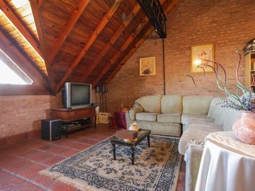 VENTA - RAMOS MEJIA - CASA 6 AMB. MODERNA LUMINOSA