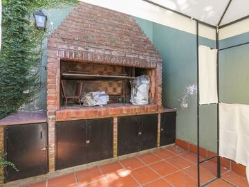 VENTA - RAMOS MEJIA - CASA 6 AMB. MODERNA LUMINOSA