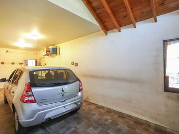VENTA - RAMOS MEJIA - CASA 6 AMB. MODERNA LUMINOSA