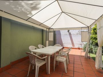 VENTA - RAMOS MEJIA - CASA 6 AMB. MODERNA LUMINOSA