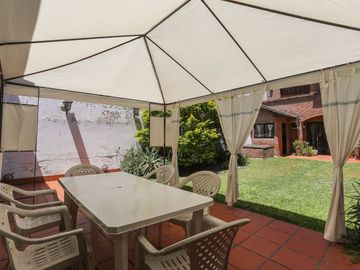 VENTA - RAMOS MEJIA - CASA 6 AMB. MODERNA LUMINOSA