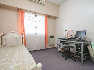VENTA - RAMOS MEJIA - CASA 6 AMB. MODERNA LUMINOSA