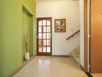 VENTA - RAMOS MEJIA - CASA 6 AMB. MODERNA LUMINOSA