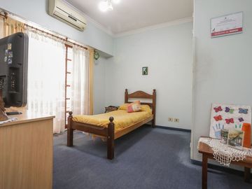 VENTA - RAMOS MEJIA - CASA 6 AMB. MODERNA LUMINOSA
