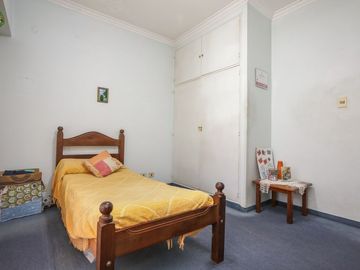 VENTA - RAMOS MEJIA - CASA 6 AMB. MODERNA LUMINOSA