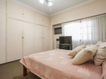 VENTA - RAMOS MEJIA - CASA 6 AMB. MODERNA LUMINOSA