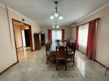 VENTA CASA 4 AMB CON GARAGE Y JARDIN EL TALAR