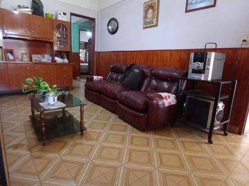 CASA CON AMPLIO PARQUE EN BANFIELD OESTE