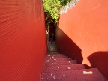 CASA CON AMPLIO PARQUE EN BANFIELD OESTE