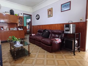 CASA CON AMPLIO PARQUE EN BANFIELD OESTE