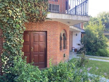 Solida casa en Corimayo Burzaco