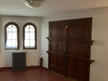 Solida casa en Corimayo Burzaco