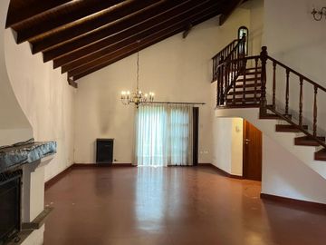 Solida casa en Corimayo Burzaco