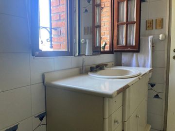 Solida casa en Corimayo Burzaco