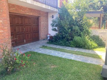 Solida casa en Corimayo Burzaco