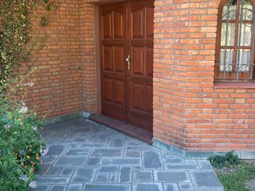 Solida casa en Corimayo Burzaco