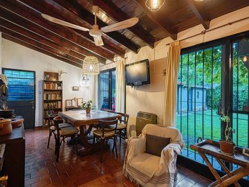 Hermosa Casa Hurlingham - 6 Ambientes - 3 cocheras