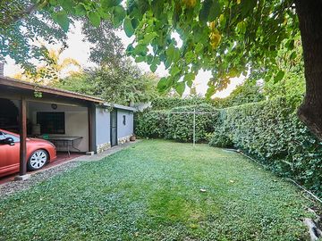Hermosa Casa Hurlingham - 6 Ambientes - 3 cocheras