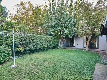 Hermosa Casa Hurlingham - 6 Ambientes - 3 cocheras