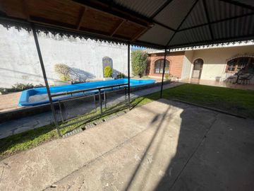 VENTA CASA 4 AMBIENTES CON PILETA Y COCHERA PADUA
