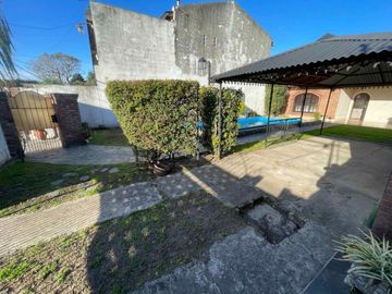 VENTA CASA 4 AMBIENTES CON PILETA Y COCHERA PADUA