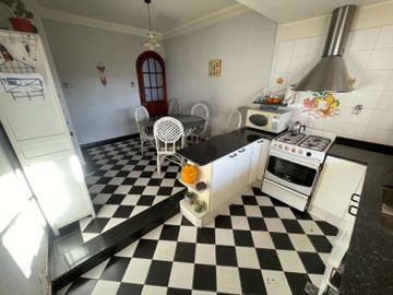 VENTA CASA 4 AMBIENTES CON PILETA Y COCHERA PADUA