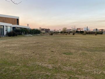 VENTA LOTE CENTRAL - VISTA LAGUNA