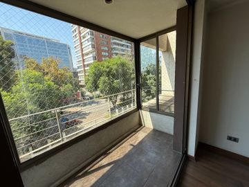 DEPARTAMENTO AMPLIO Y LUMINOSO A PASOS DE PLAZA EGAÑA