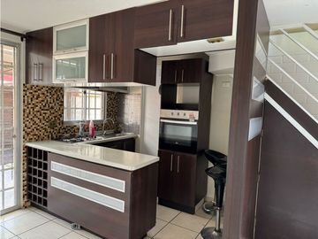 SE VENDE CASA EN HACIENDA LOS CONQUISTADORES. PUENTE ALTO.