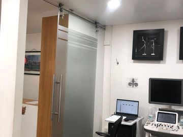 SE VENDE OFICINA CONSULTORIO MEDICO DE 57 M2- LA CAROLINA