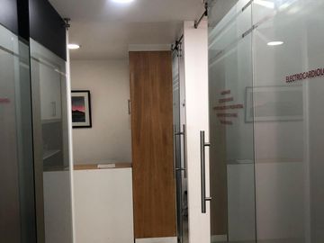 SE VENDE OFICINA CONSULTORIO MEDICO DE 57 M2- LA CAROLINA