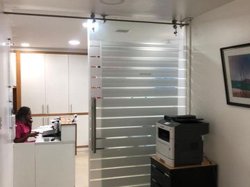 SE VENDE OFICINA CONSULTORIO MEDICO DE 57 M2- LA CAROLINA