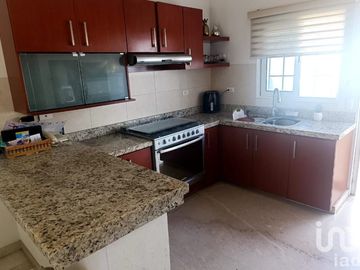 Se vende casa en fraccionamiento mediterraneo