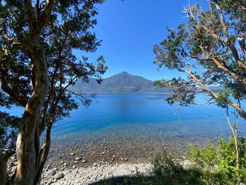 TERRENO BORDE LAGO