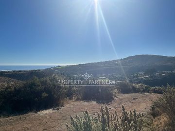 Parcela  con espectaculares vistas en Condominio Coguiles