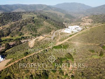 Parcela  con espectaculares vistas en Condominio Coguiles