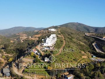 Parcela  con espectaculares vistas en Condominio Coguiles