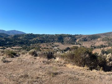 Parcela  con espectaculares vistas en Condominio Coguiles