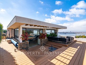 Increíble casa mediterranea en venta con gran terreno, en ubicación privilegiada de La Herradura