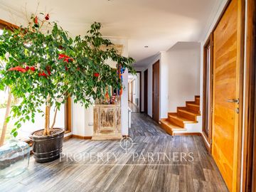Increíble casa mediterranea en venta con gran terreno, en ubicación privilegiada de La Herradura