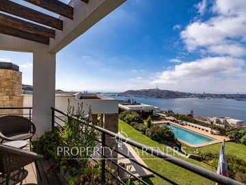 Increíble casa mediterranea en venta con gran terreno, en ubicación privilegiada de La Herradura
