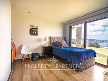 Increíble casa mediterranea en venta con gran terreno, en ubicación privilegiada de La Herradura
