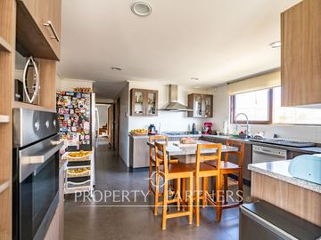 Increíble casa mediterranea en venta con gran terreno, en ubicación privilegiada de La Herradura