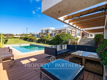 Increíble casa mediterranea en venta con gran terreno, en ubicación privilegiada de La Herradura