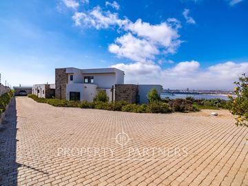 Increíble casa mediterranea en venta con gran terreno, en ubicación privilegiada de La Herradura
